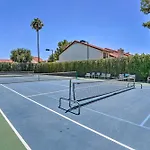 Quiet Condo With Pool Access, Near Arizona Boardwalk