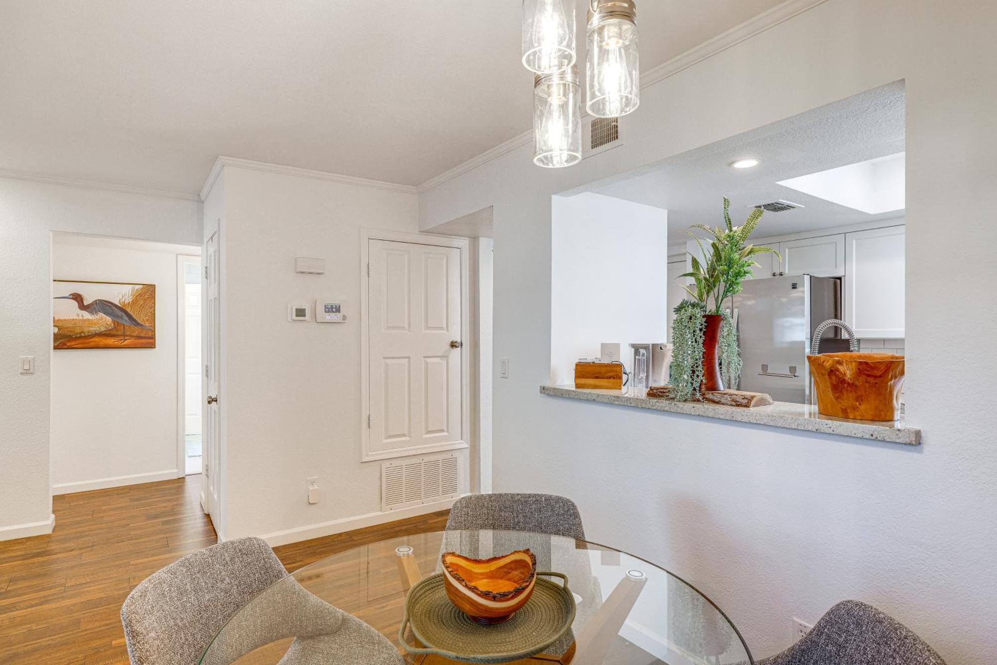 Quiet With Pool Access, Near Arizona Boardwalk Apartment *